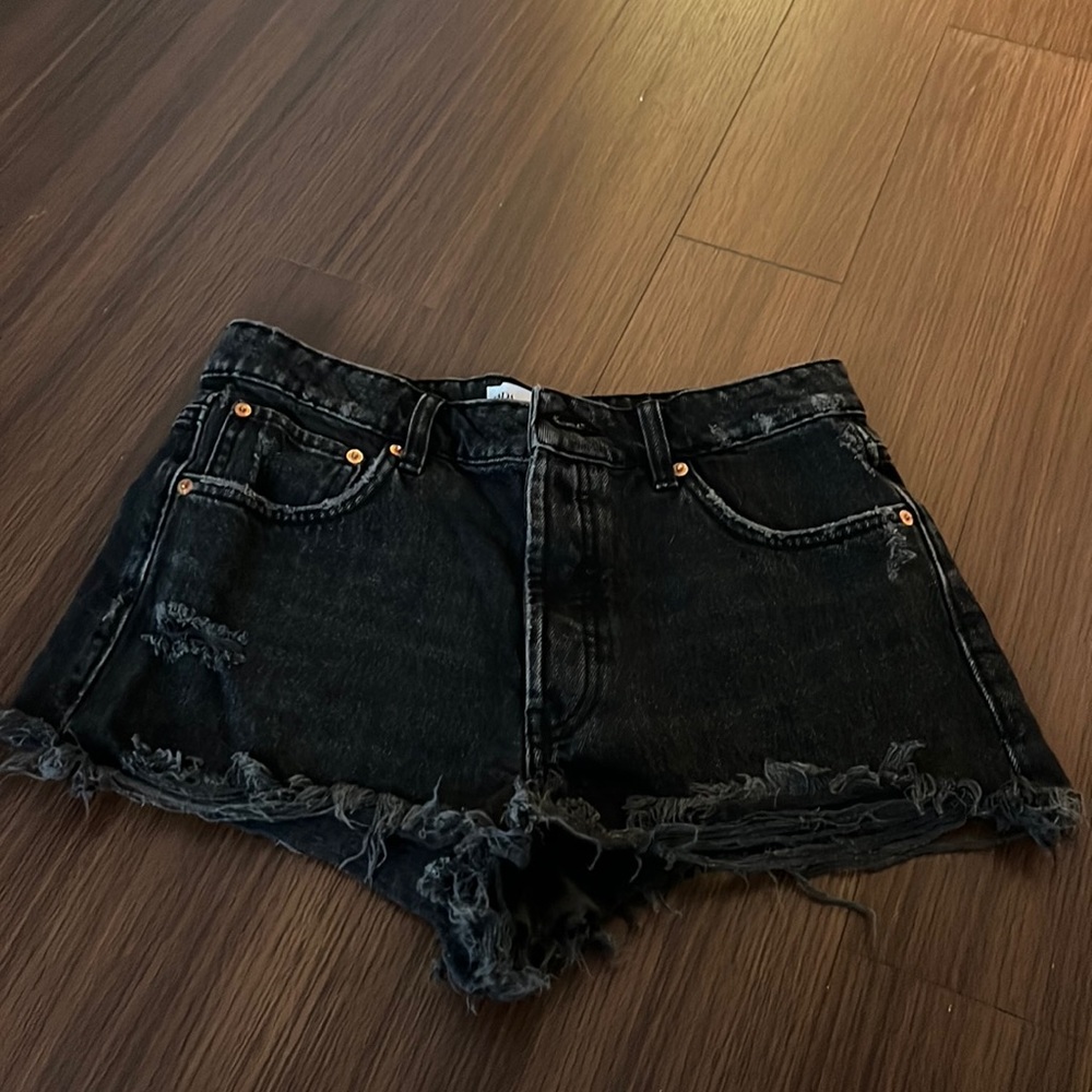 BLACK ZARA JEAN SHORTS!!! SIZE 6!